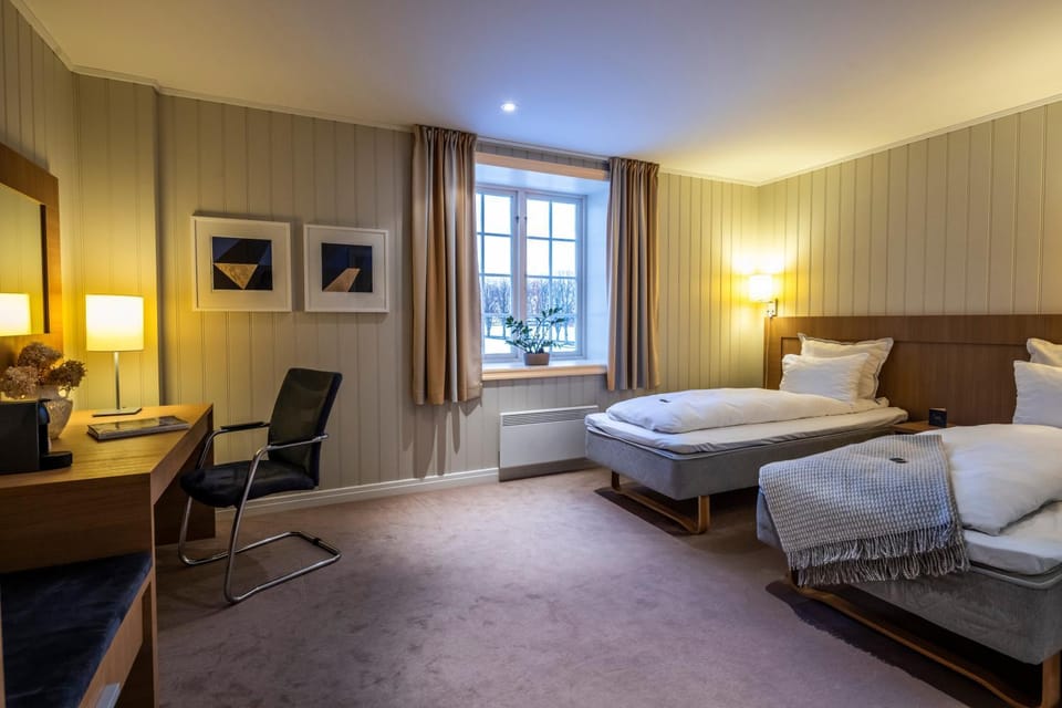 Bed, Seating area, Bedroom