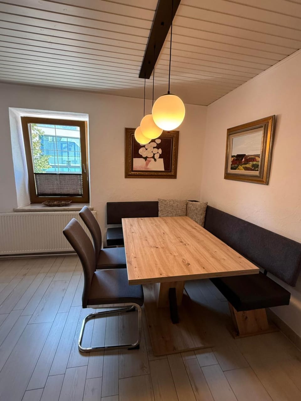 Seating area, Dining area