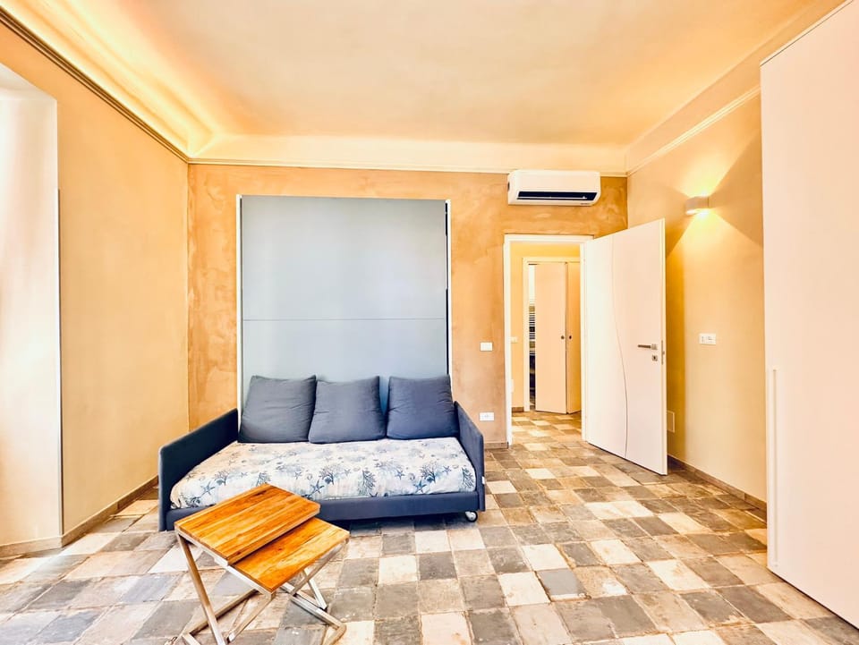 Hostdomus - Smeraldo Suite - Seafront apartment - BIKE ROOM Apartment in Finale Ligure