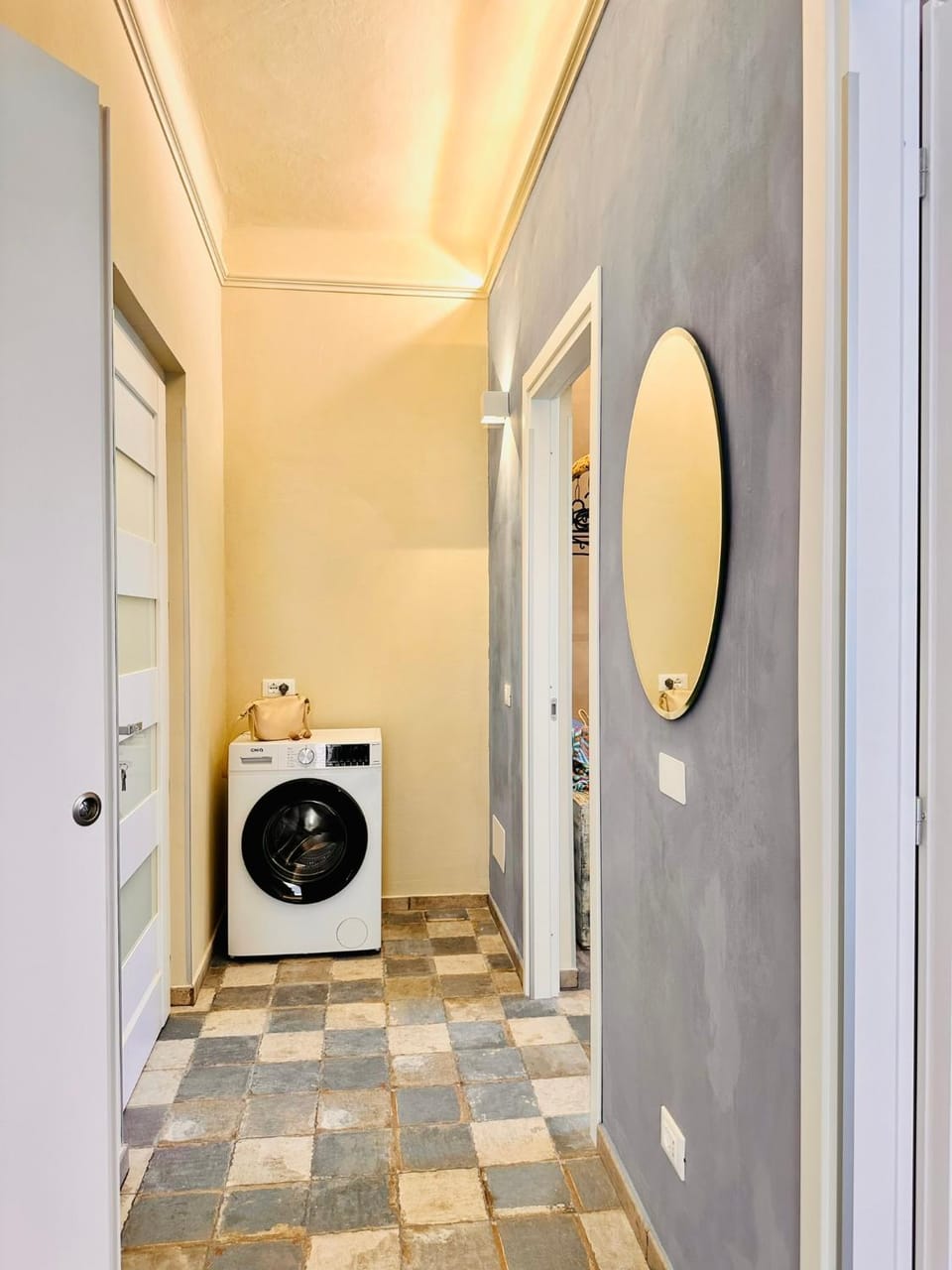 Hostdomus - Smeraldo Suite - Seafront apartment - BIKE ROOM Apartment in Finale Ligure