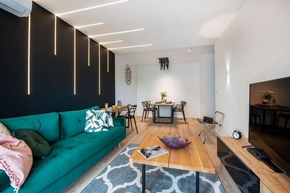 TV and multimedia, Living room, Seating area, Dining area