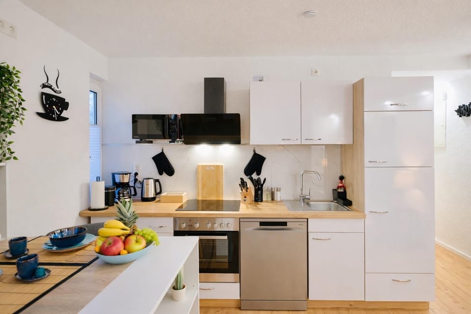 Coffee/tea facilities, Kitchen or kitchenette, Food, dishwasher, oven, stove, toaster