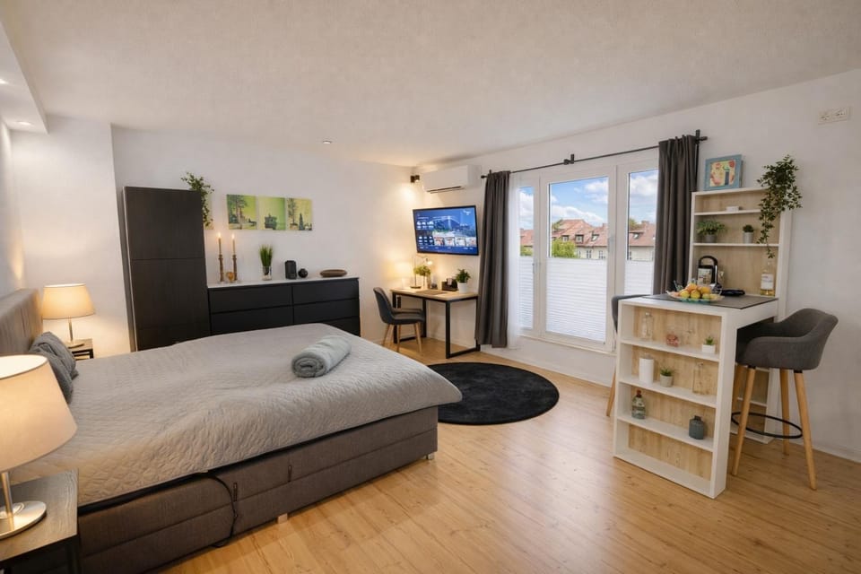 Communal lounge/ TV room, Bed, TV and multimedia, Living room, Photo of the whole room, Seating area, Bedroom, air conditioner