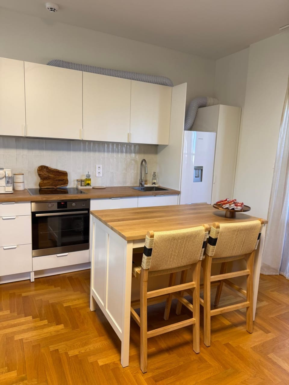 Kitchen or kitchenette, Dining area, oven, stove, toaster