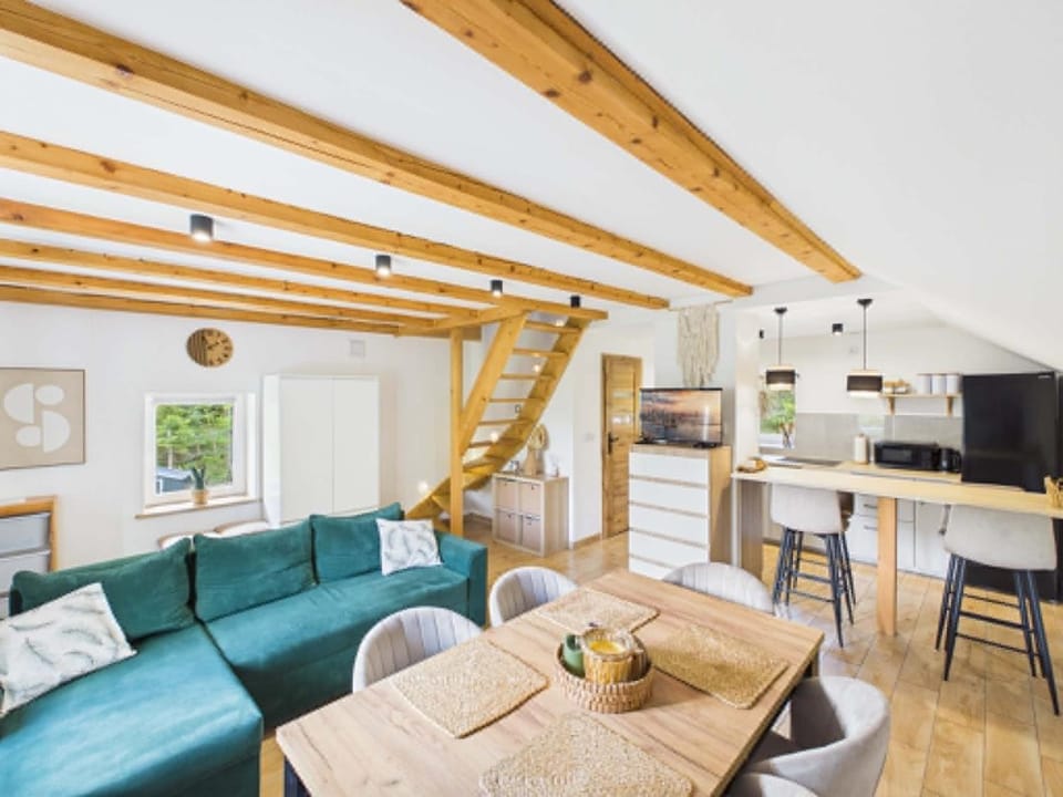 TV and multimedia, Kitchen or kitchenette, Living room, Seating area, Dining area