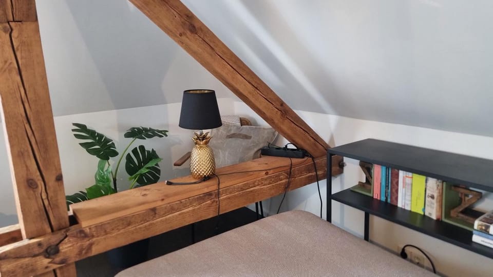 Exclusives Loft mit Klimaanlage, Parkplatz, Netflix, Disney, Wallbox, Dominos Pizza, Bahnhof Falkensee 5min - Berlin Hbf 23min Apartment in Saxony-Anhalt, Germany