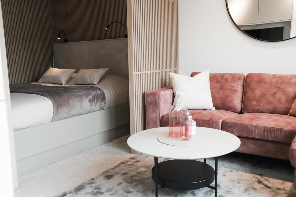 Bed, Living room