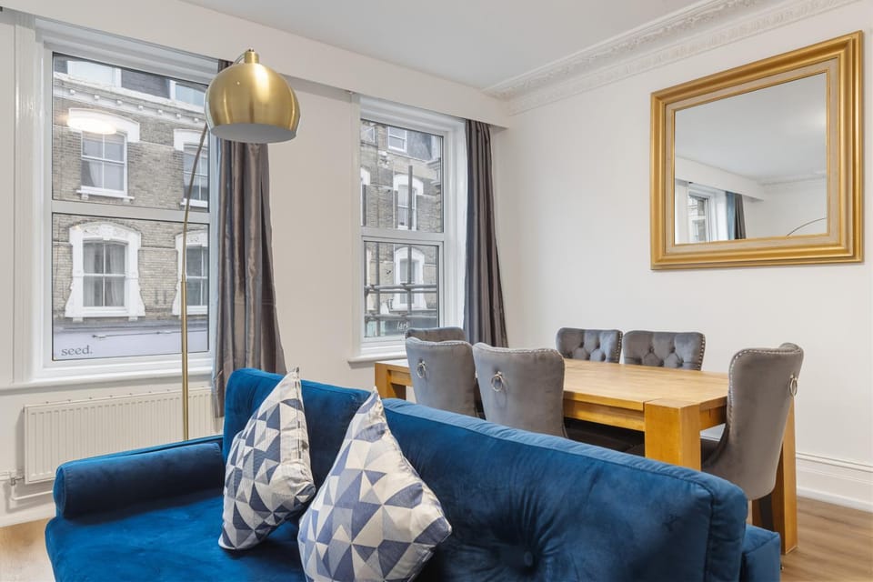 Modern 5-Bedroom Fulham Flat - Sleeps 12 Apartment in London
