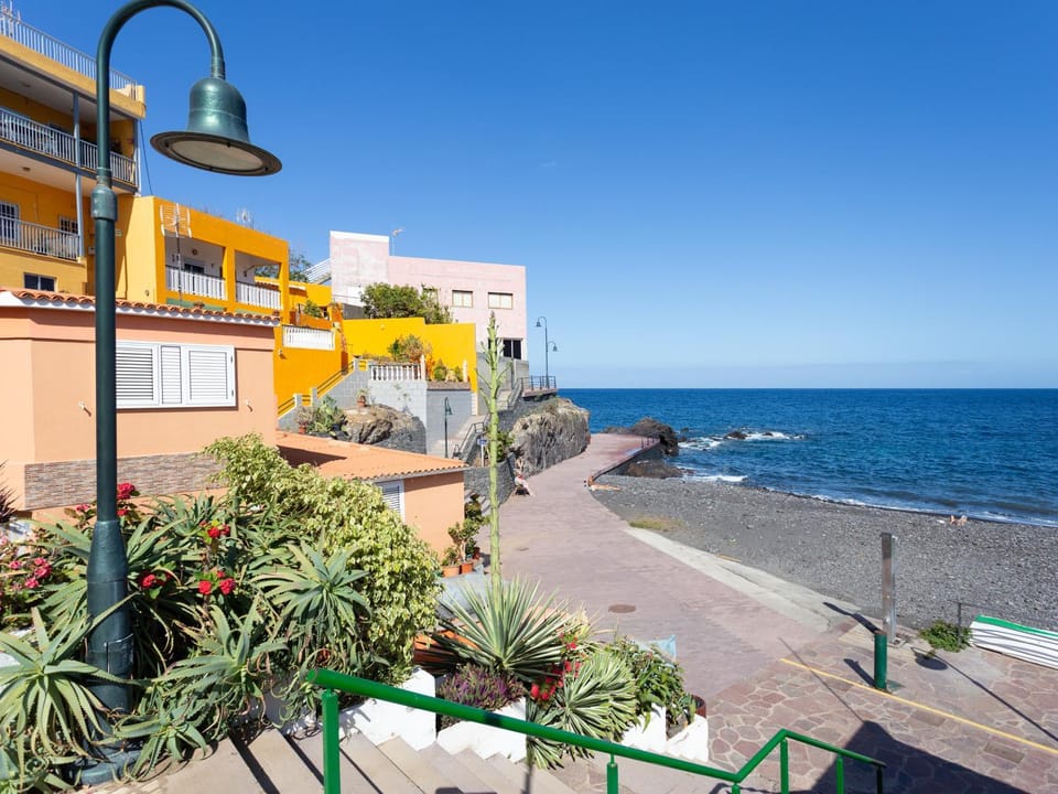 Nearby landmark, Neighbourhood, Beach