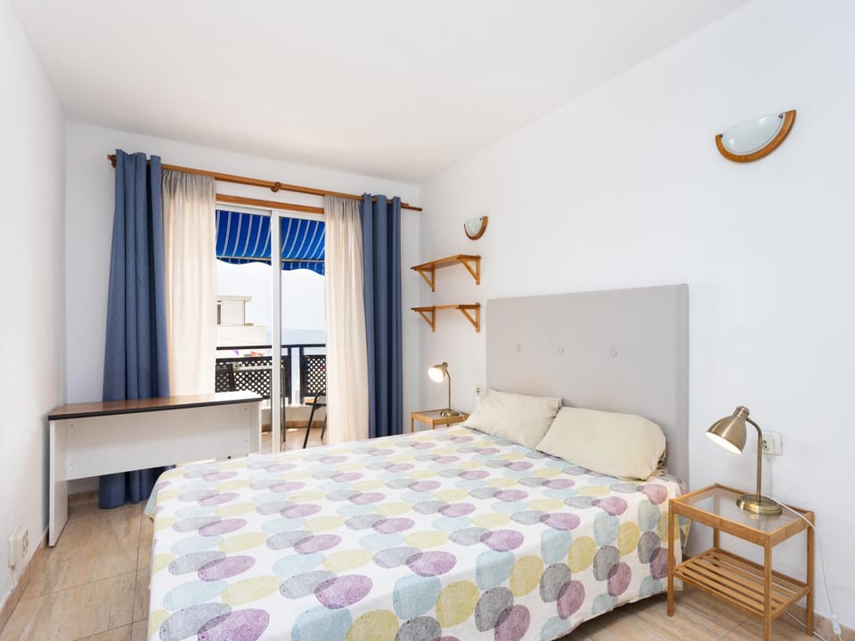 Bed, Seating area, Bedroom