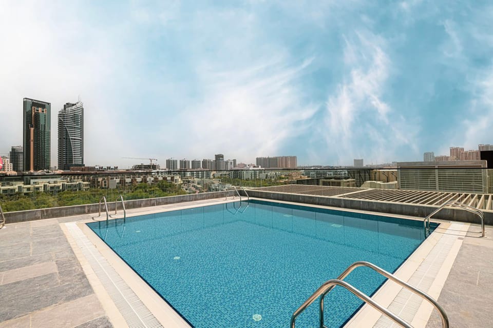 Day, Swimming pool