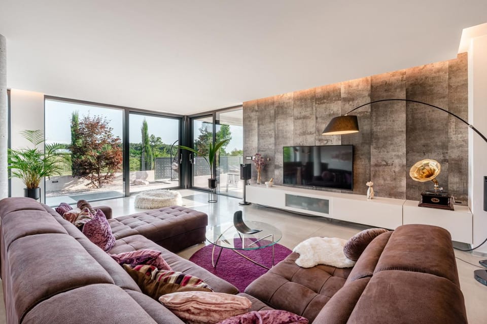 Communal lounge/ TV room, Living room