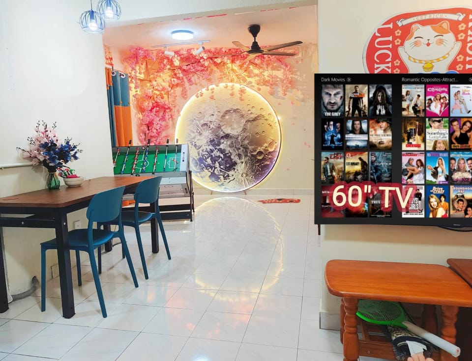 Restaurant/places to eat, Lounge or bar, Food and drinks