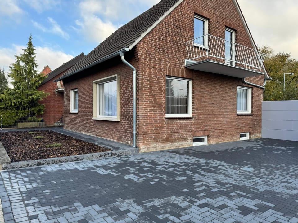 Property building, Day, Neighbourhood, Street view