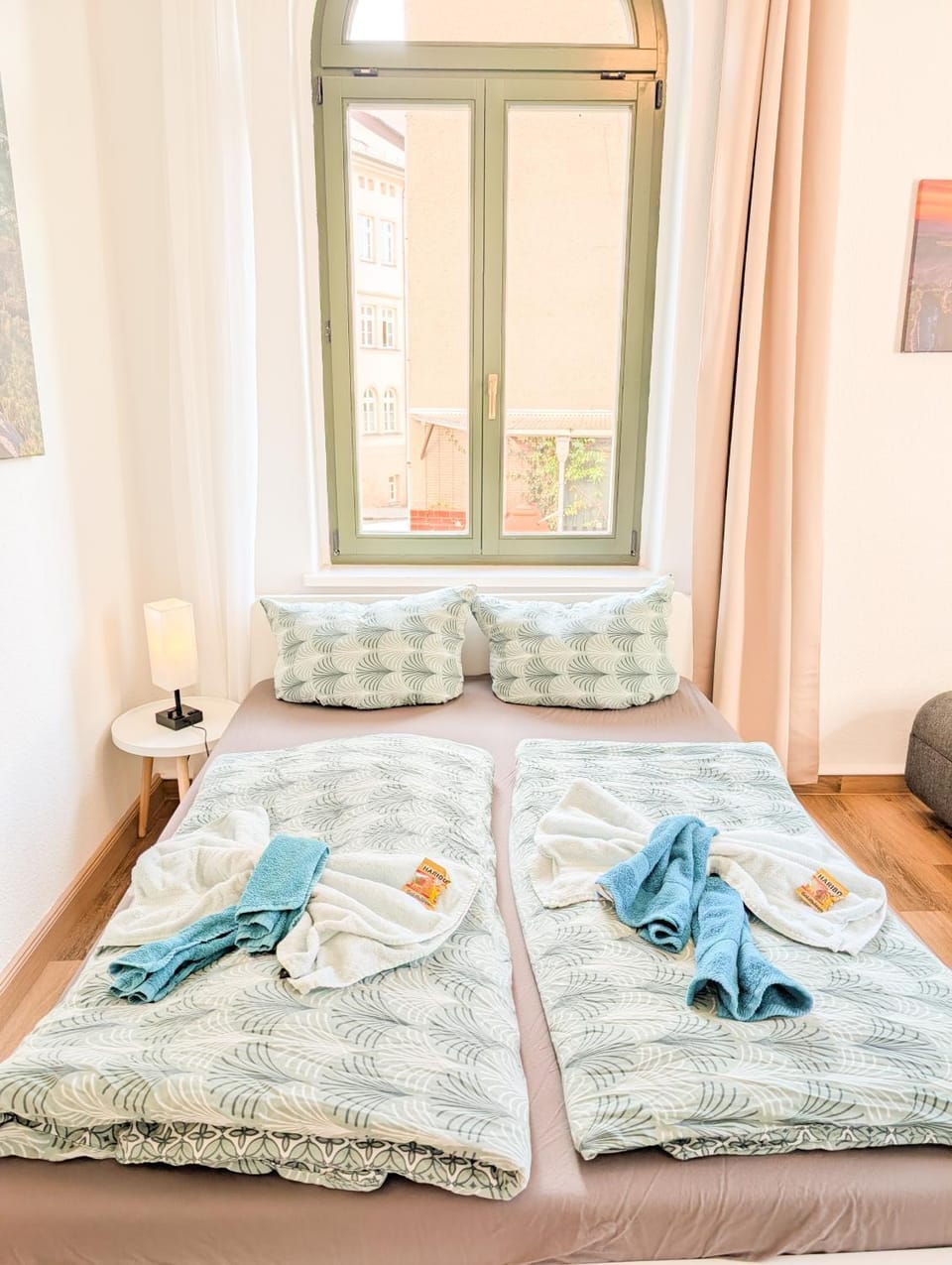 Bed, Living room