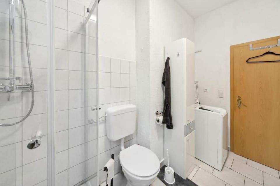 Shower, Toilet, Bathroom, towels