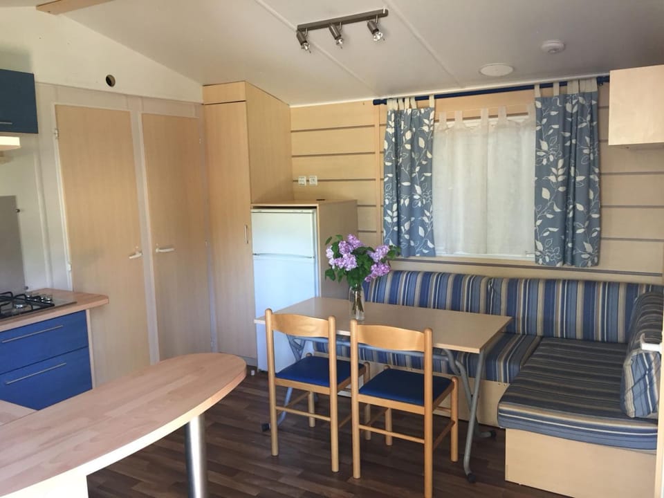 Mobilhome Ferme équestre La Mouillère House in Occitanie