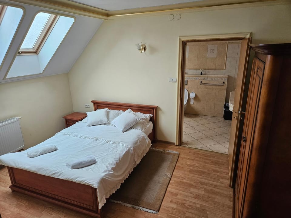 Bed, Bedroom, towels, wardrobe