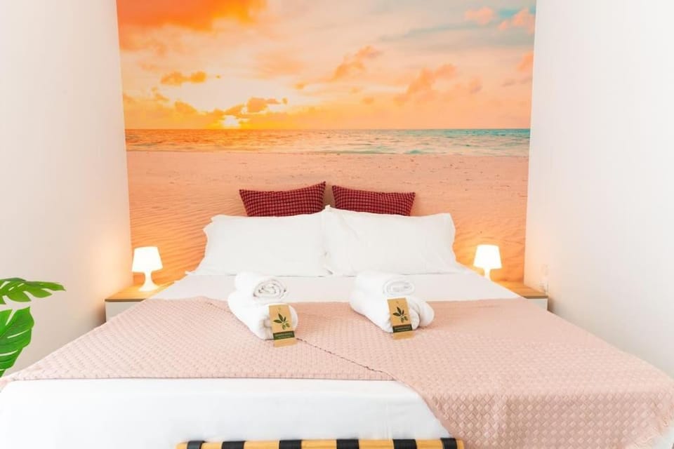 Bed, Photo of the whole room, Decorative detail, Bedroom