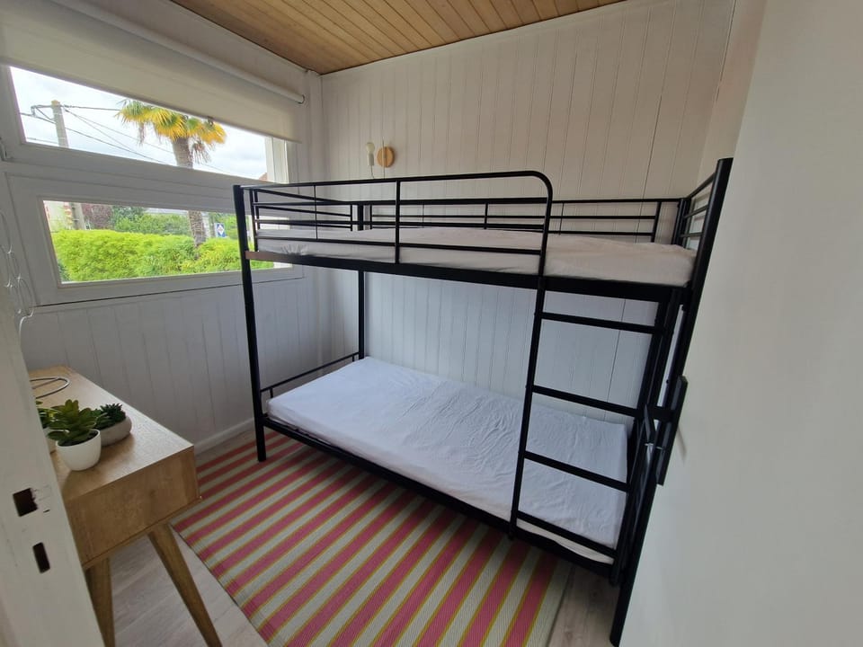 Bedroom, bunk bed
