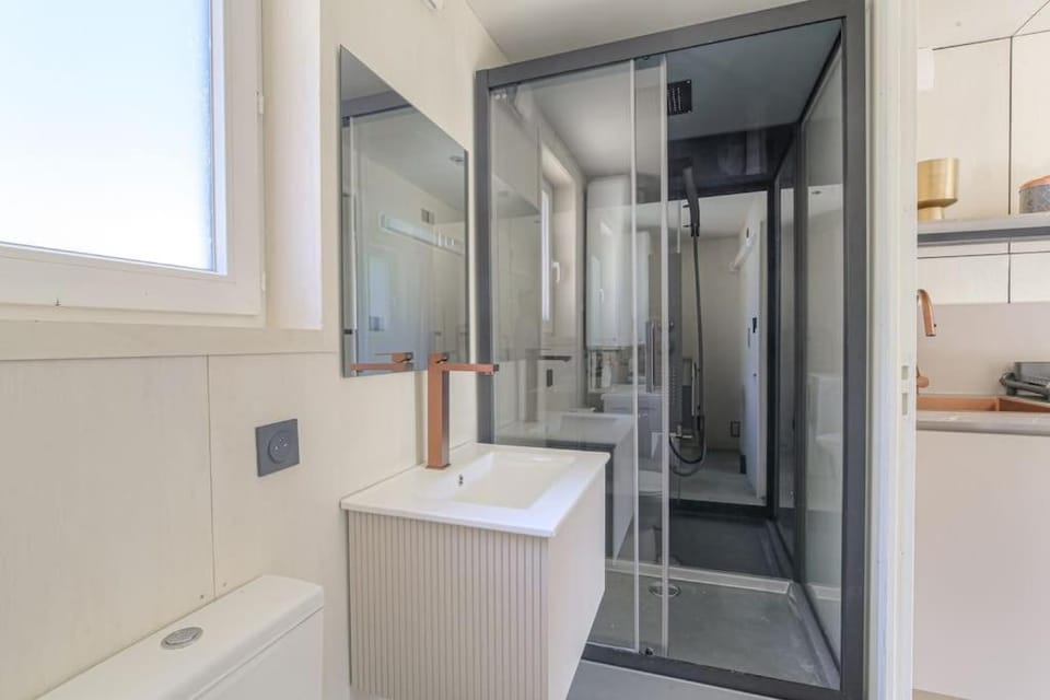 Tiny-house atypique, 4 personnes, Saint-Didier Apartment in Lyon