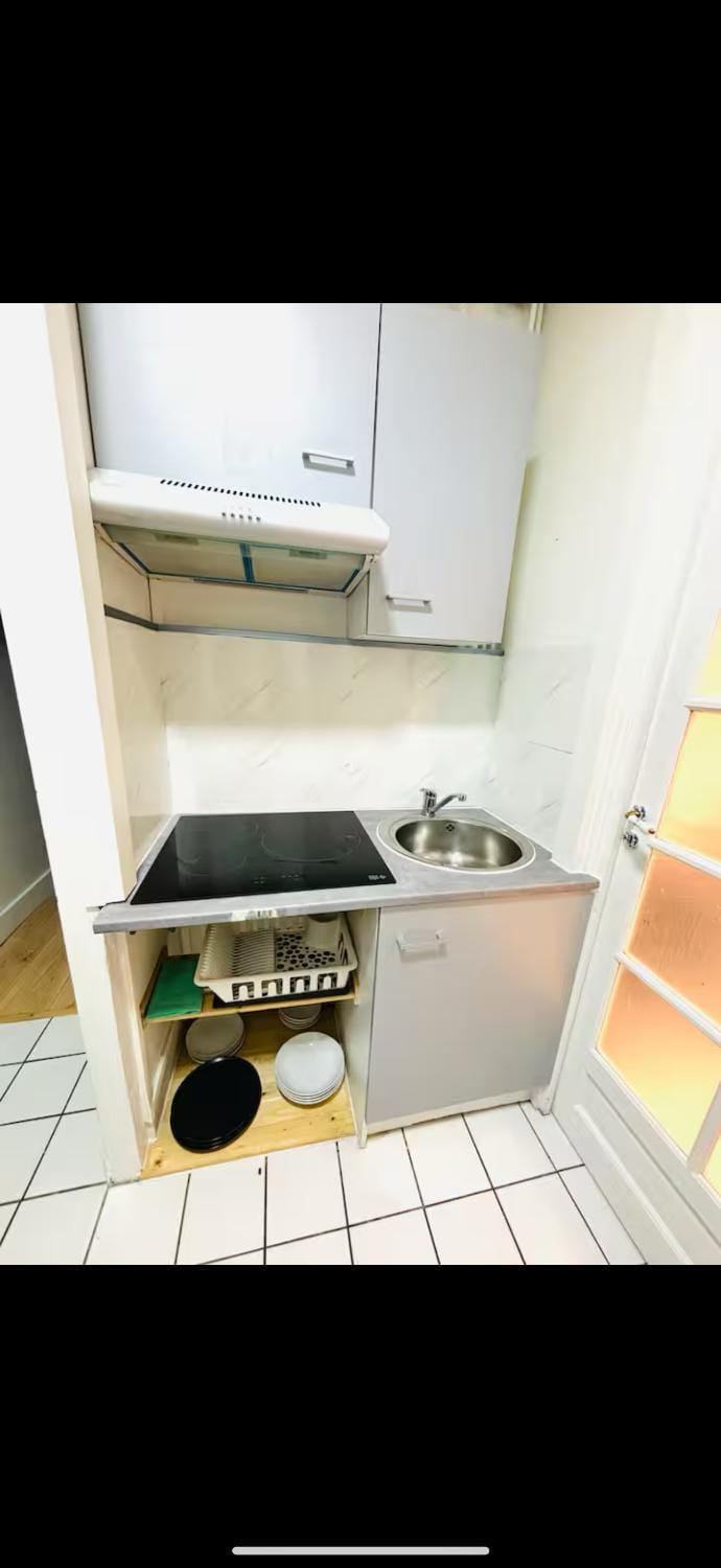 Kitchen or kitchenette, stove, kitchen