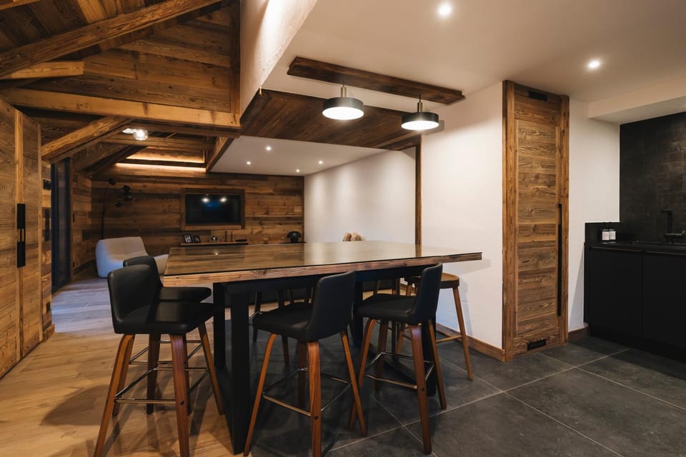 Property building, Kitchen or kitchenette, Living room