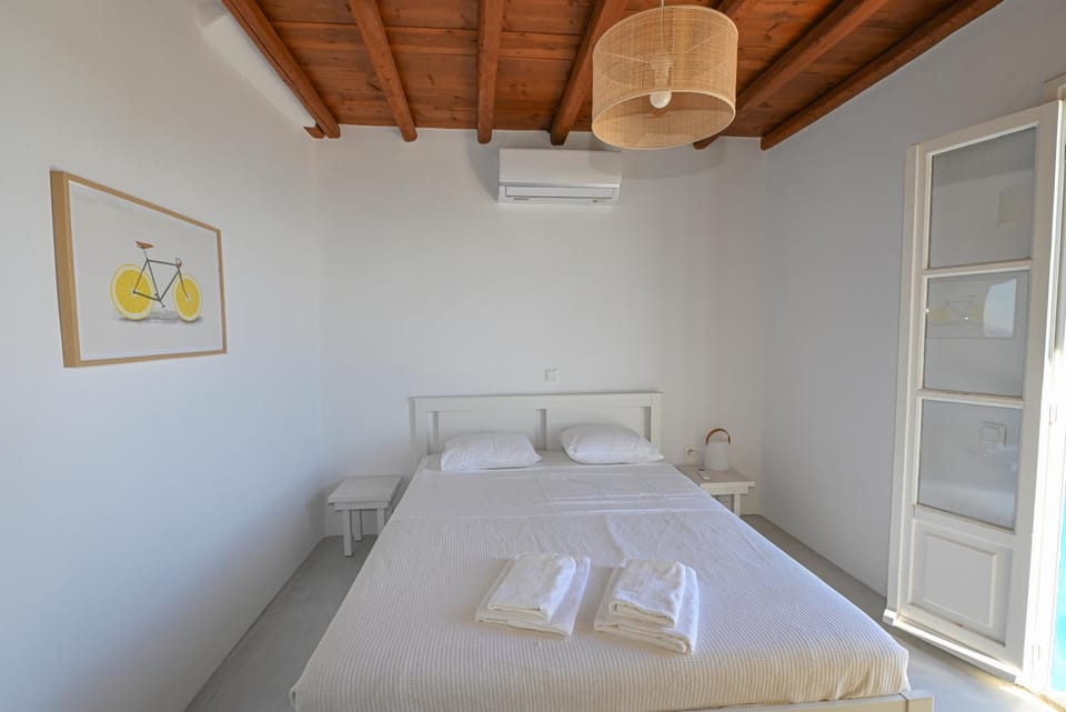 Bed, Bedroom, air conditioner