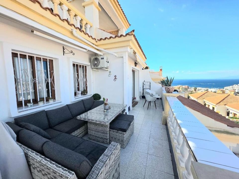 View (from property/room), Balcony/Terrace, Seating area, Sea view
