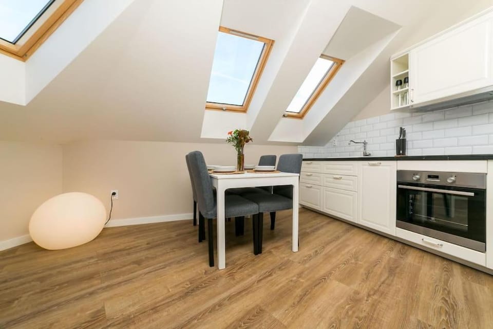 Kitchen or kitchenette, Dining area, dishwasher, oven, stove