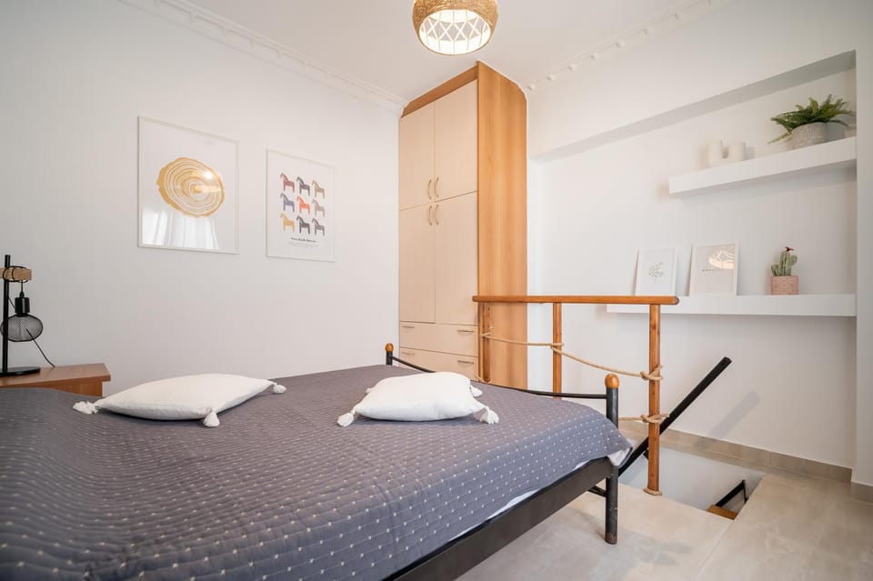 Bed, Photo of the whole room, Bedroom, locker, locker, wardrobe