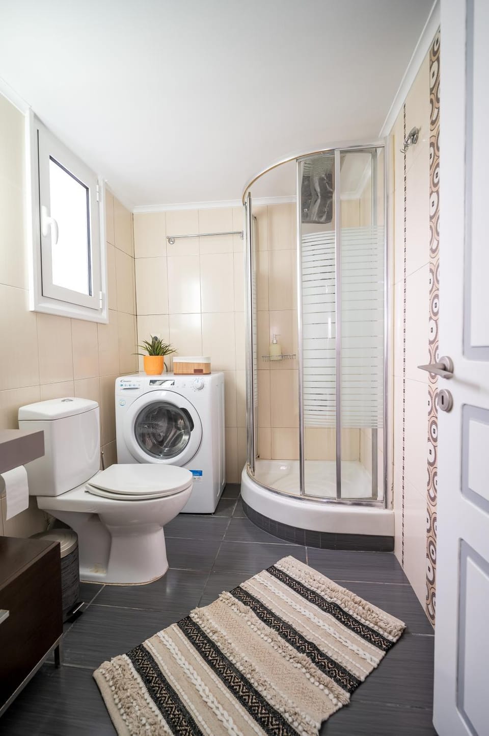 Shower, Toilet, Bathroom, washing machine, dryer