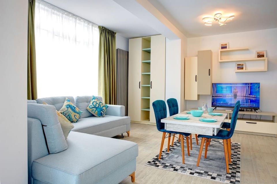 TV and multimedia, Living room, Seating area, Dining area