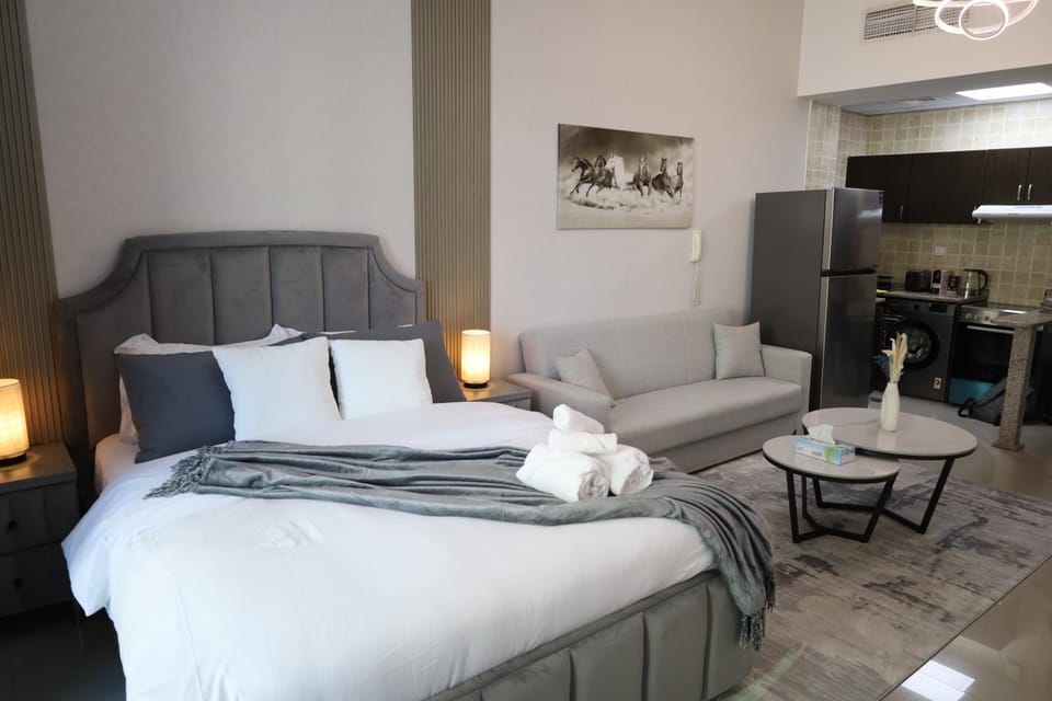 Bed, Living room, Photo of the whole room, Bedroom