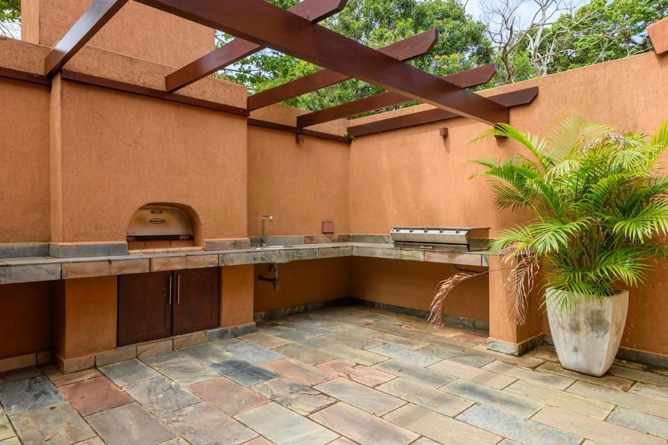 Patio, BBQ facilities