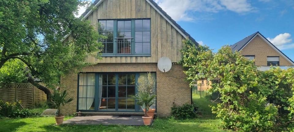 Property building, Garden, Balcony/Terrace, Garden view