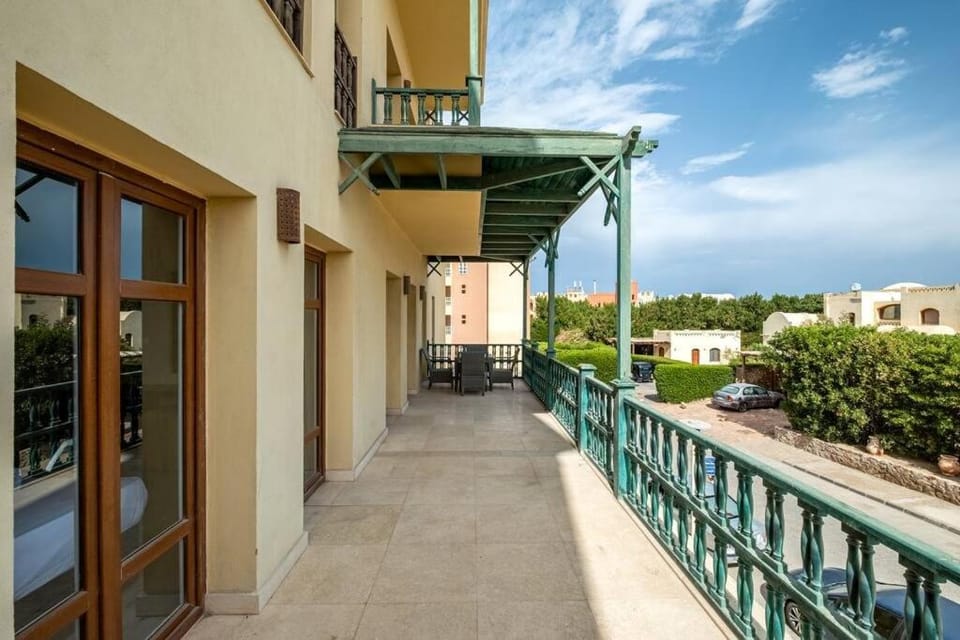 Ocean View: Spacious 2-Bed Apt Apartment in Hurghada