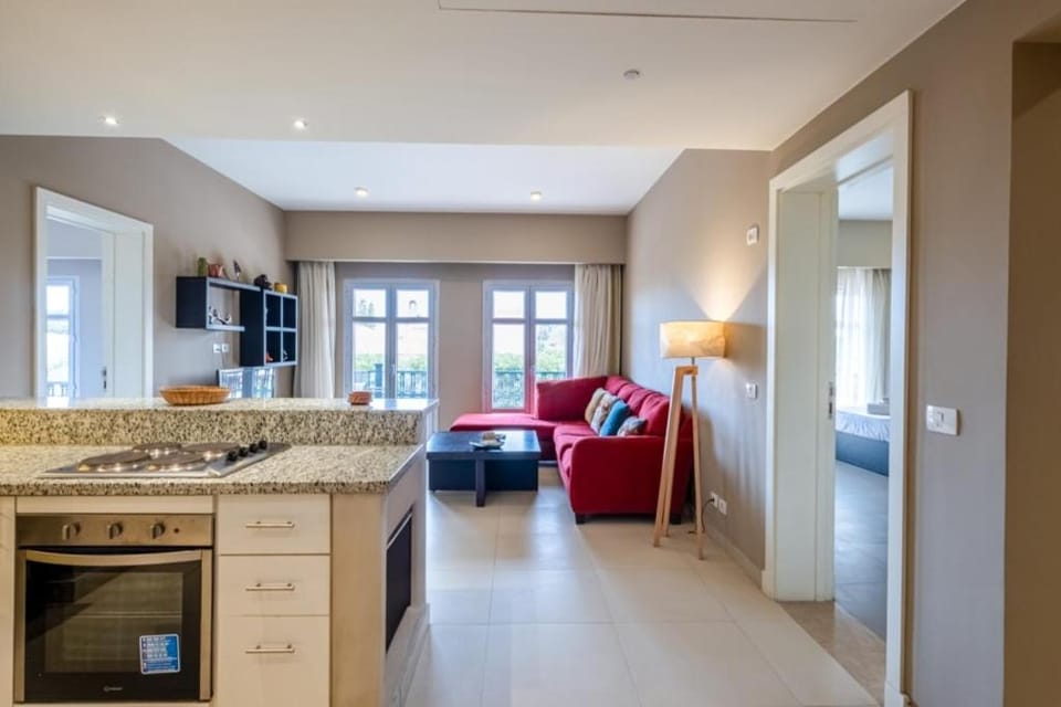 Ocean View: Spacious 2-Bed Apt Apartment in Hurghada