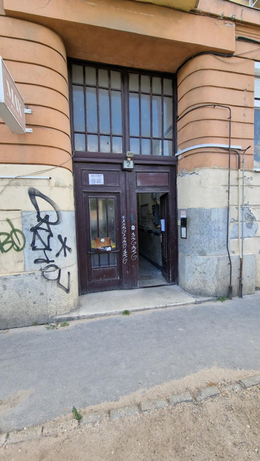Facade/entrance