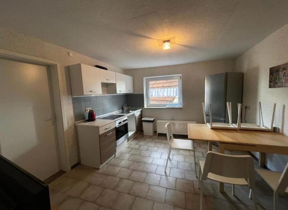 Kitchen or kitchenette, Dining area, oven, stove