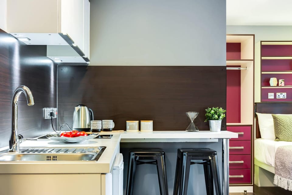 Kitchen or kitchenette, Dining area, stove