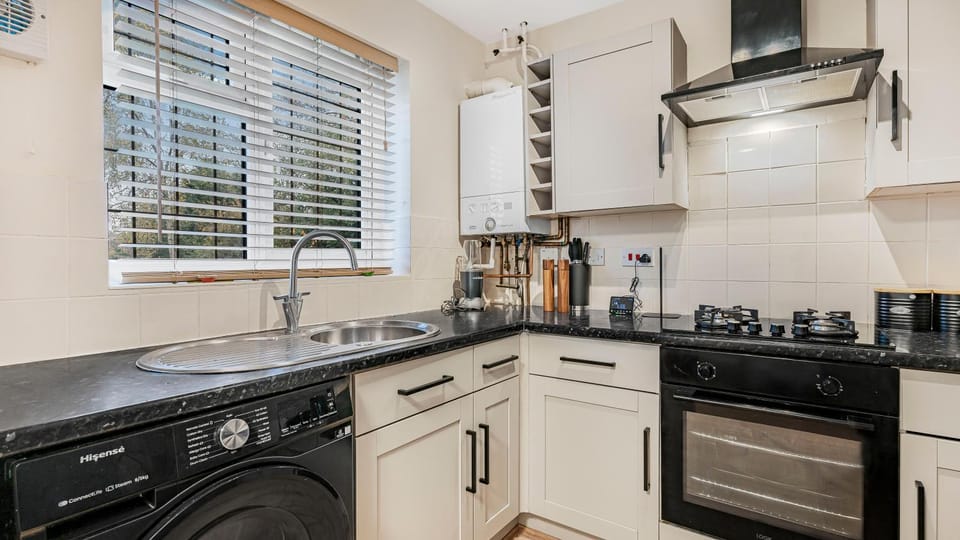 Kitchen or kitchenette, oven, stove, washing machine