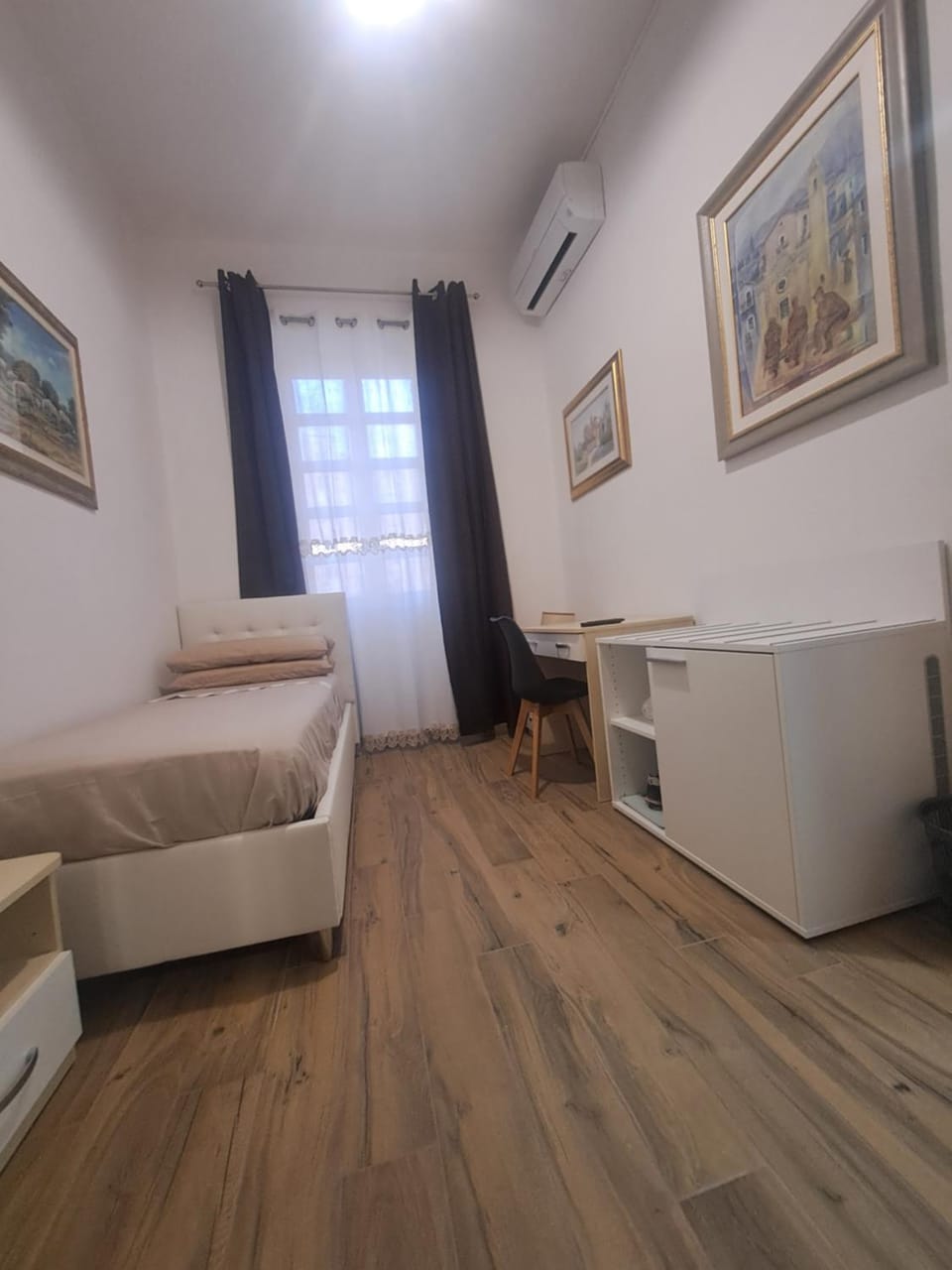 Bed, Bedroom, air conditioner