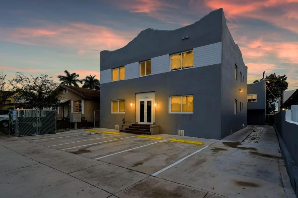 Charming 3BR 2Bth Apt ENJOY the 8th Street Apartment in Coral Gables