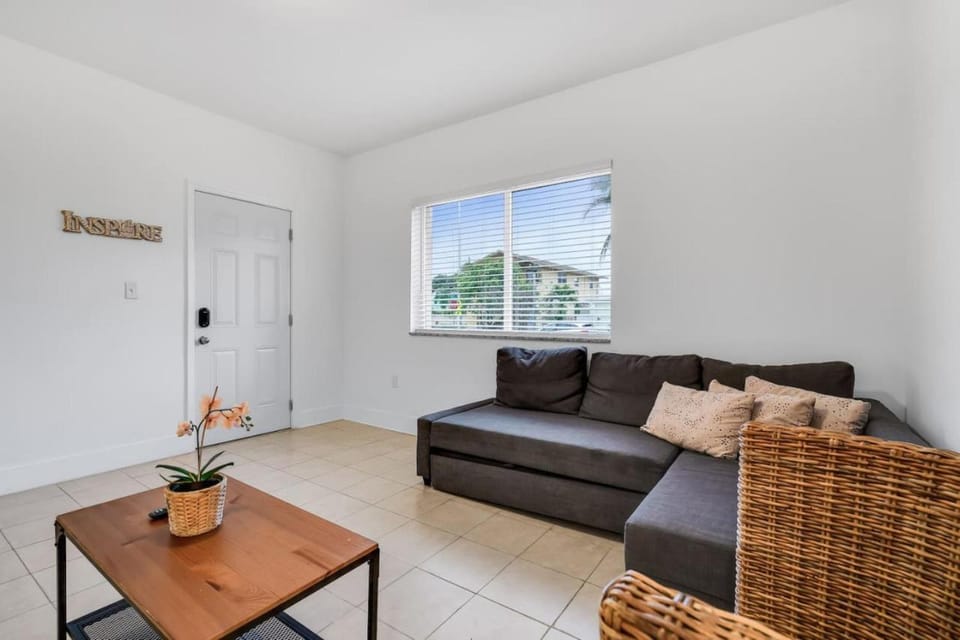 Comfy 2BR Apt on 8th Street Enjoy Latin life Apartment in Coral Gables