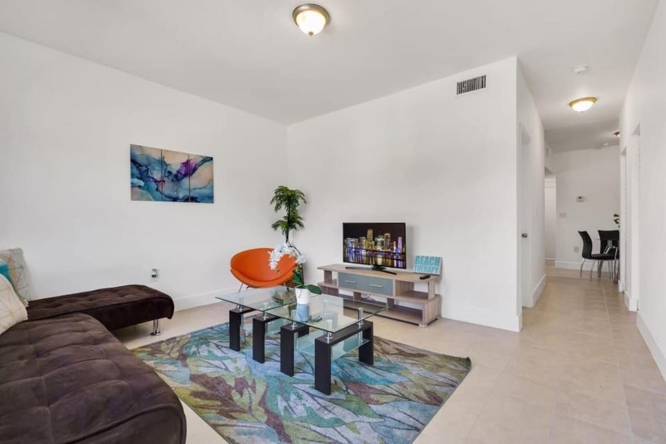Magical 2 BR Apartment 5 mins to Brickell Best Area in Miami Apartment in Coral Gables