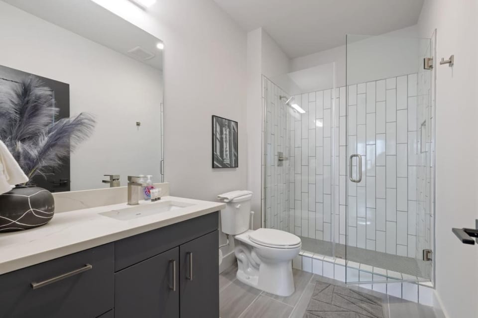 Shower, Toilet, Bath