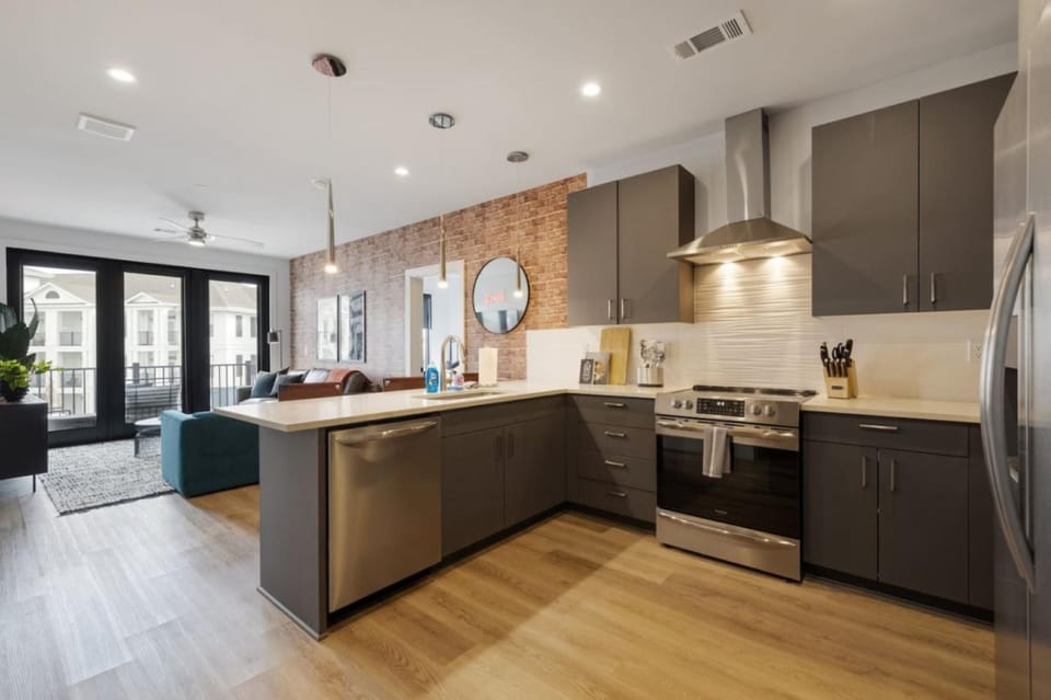 Kitchen or kitchenette, Dining area, dishwasher, oven, stove