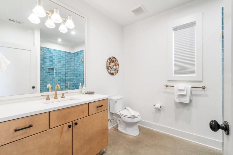Shower, Toilet, Bathroom, Bath