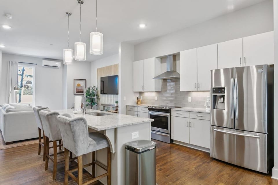Kitchen or kitchenette, oven, stove